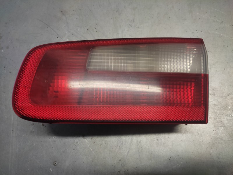 Recambio de piloto trasero derecho interior para renault laguna ii (bg0) authentique referencia OEM IAM   4 PINS