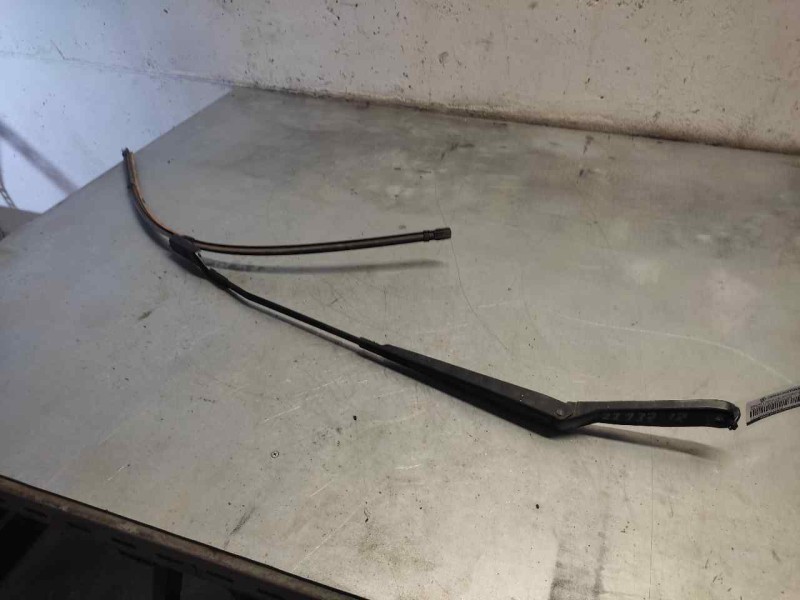 Recambio de brazo limpia delantero izquierdo para peugeot 308 sw confort referencia OEM IAM   