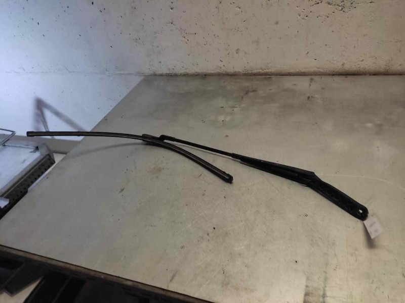 Recambio de brazo limpia delantero izquierdo para peugeot 308 sw confort referencia OEM IAM   