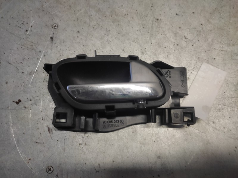 Recambio de maneta interior delantera derecha para peugeot 308 sw confort referencia OEM IAM 9660525380  
