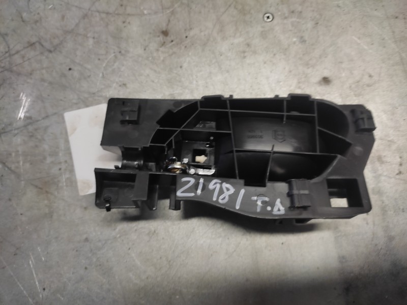 Recambio de maneta interior trasera derecha para peugeot 208 style referencia OEM IAM 96555516  