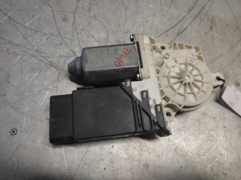 Recambio de motor elevalunas delantero izquierdo para seat leon (1m1) referencia OEM IAM 105404301 29 PINS 