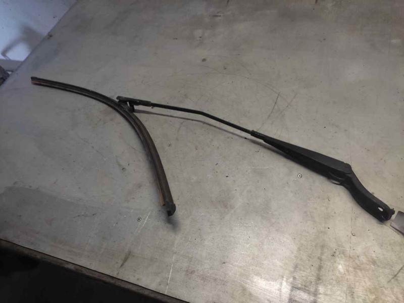 Recambio de brazo limpia delantero izquierdo para peugeot 207 x-line referencia OEM IAM   