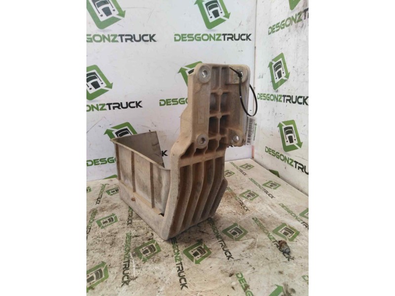 Recambio de peldaño izquierdo para renault g 230 (166/169/177 kw) 8.8 diesel referencia OEM IAM   