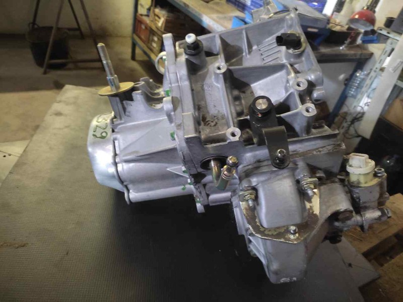 Recambio de caja cambios para citroen berlingo 1.9 d leader referencia OEM IAM 20TE24  
