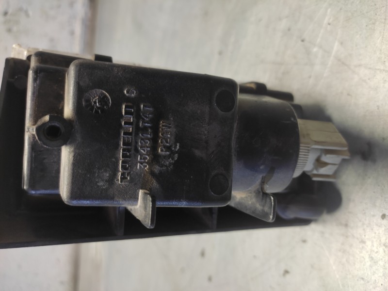 Recambio de piloto delantero izquierdo para iveco trucks eurostar ld 190 e 38 p (375cv) referencia OEM IAM 35431747  