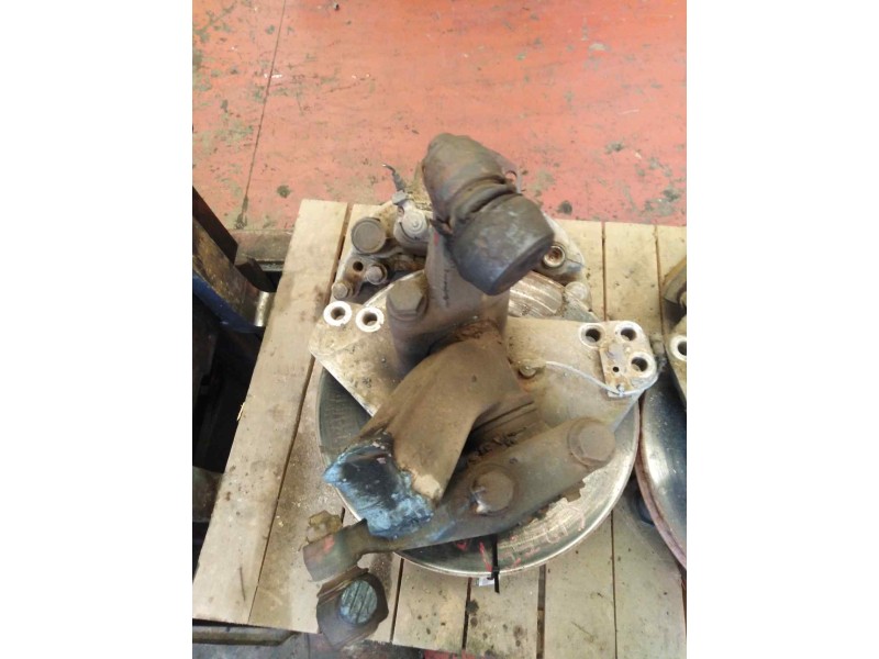 Recambio de mangueta delantera izquierda para daf serie 95 xf .xxx 12.6 diesel referencia OEM IAM   