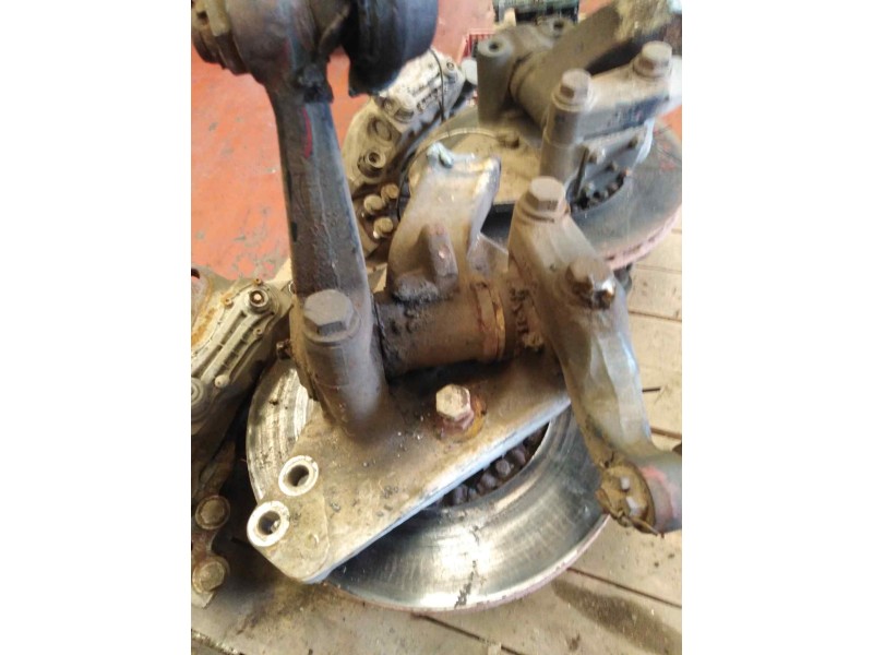 Recambio de mangueta delantera izquierda para daf serie 95 xf .xxx 12.6 diesel referencia OEM IAM   