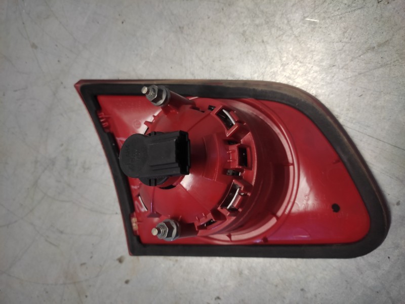 Recambio de piloto trasero derecho interior para volkswagen passat variant (3c5) advance referencia OEM IAM 27448002  