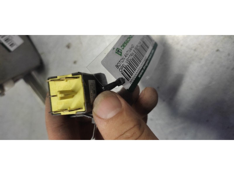 Recambio de boton antivaho para opel vectra b berlina básico (1999) referencia OEM IAM 90457319  