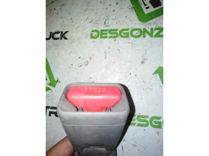 Recambio de enganche de cinturon izquierdo para renault maxity fg 150.35/45 referencia OEM IAM   