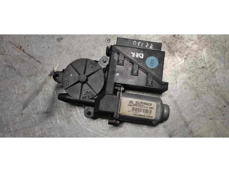 Recambio de motor elevalunas delantero derecho para volkswagen polo (9n1) conceptline referencia OEM IAM 6Q2959802A  