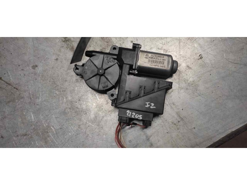 Recambio de motor elevalunas delantero derecho para volkswagen polo (9n1) highline referencia OEM IAM 6Q2959801A  