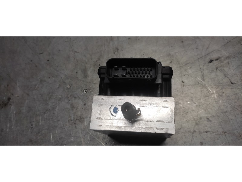 Recambio de abs para citroen xantia berlina 2.0 hdi 90/109 sx referencia OEM IAM 9625975480 ATE 