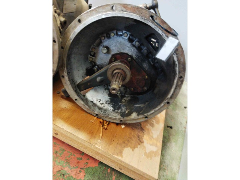 Recambio de caja cambios para nissan trucks l80.09 l80-88 referencia OEM IAM T5200  