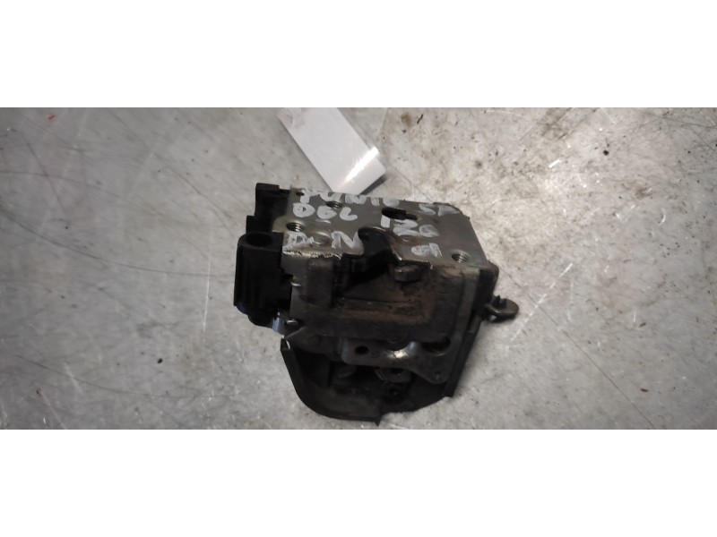 Recambio de cerradura puerta delantera izquierda para fiat punto berlina (176) 55 s referencia OEM IAM   