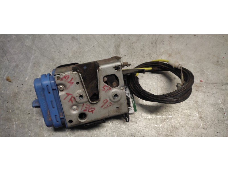 Recambio de cerradura puerta trasera izquierda para audi a4 avant (b5) 1.9 tdi referencia OEM IAM   