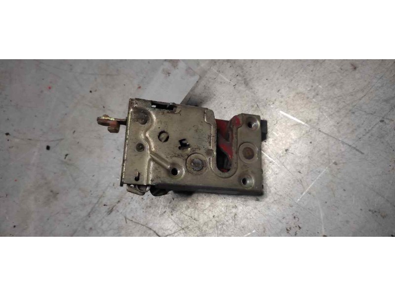 Recambio de cerradura puerta trasera izquierda para peugeot 205 berlina 1.1 mito referencia OEM IAM   