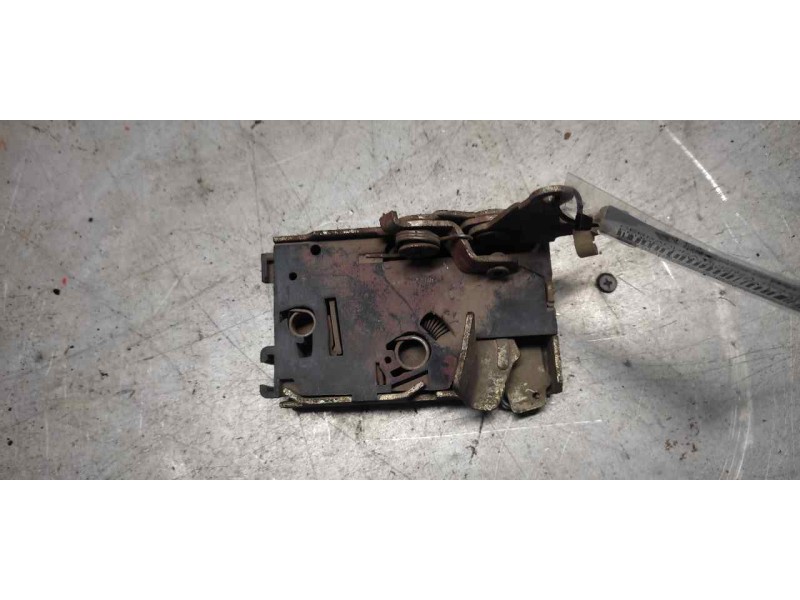 Recambio de cerradura puerta trasera izquierda para peugeot 205 berlina 1.1 mito referencia OEM IAM   