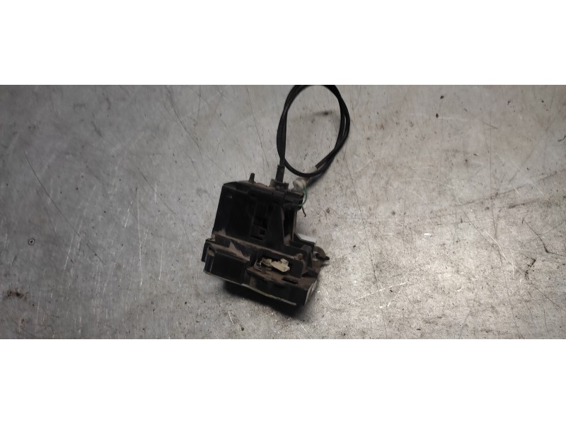 Recambio de cerradura puerta trasera derecha para renault scenic ii confort dynamique referencia OEM IAM   