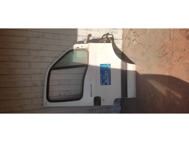 Recambio de puerta delantera derecha para renault mascott fg 130. 35/55/65 cabina individual referencia OEM IAM   