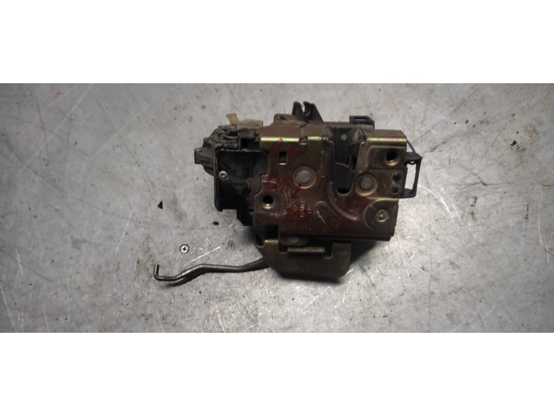 Recambio de cerradura puerta delantera izquierda para audi a6 avant (4b5) 1.9 tdi referencia OEM IAM 4B1837015B  