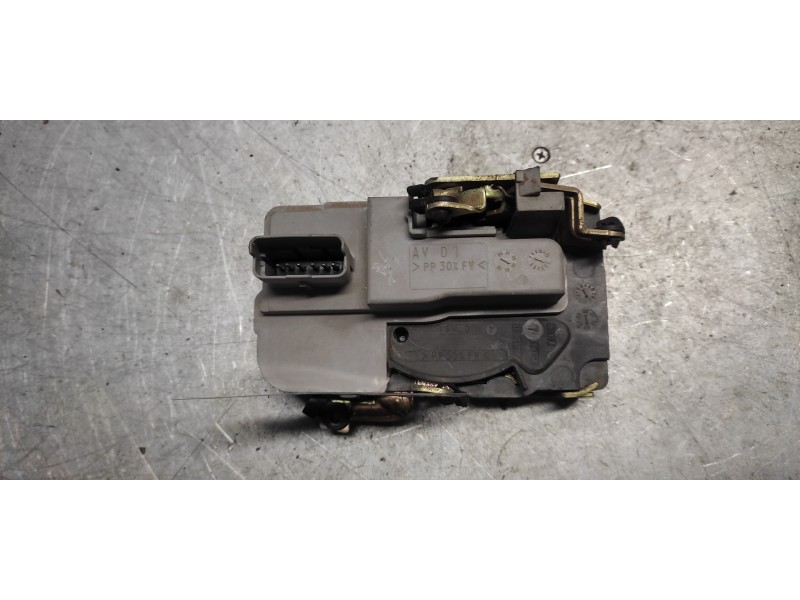 Recambio de cerradura puerta delantera derecha para peugeot 206 berlina xs referencia OEM IAM  6 PINS 