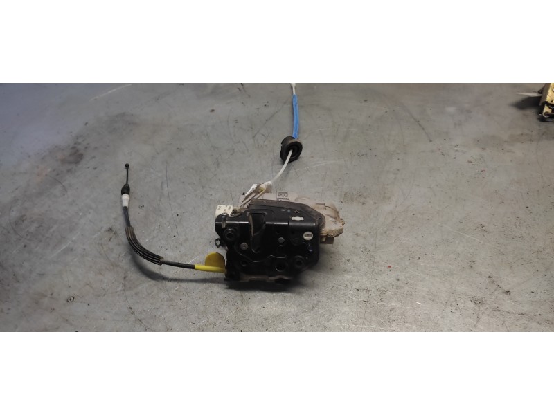 Recambio de cerradura puerta delantera derecha para audi a4 ber. (b8) básico referencia OEM IAM 8J1837016  