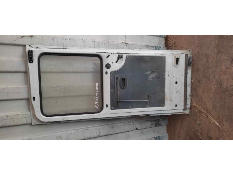 Recambio de porton trasero derecho para renault trafic 1.4 referencia OEM IAM   