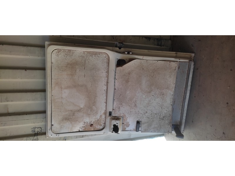 Recambio de puerta lateral corredera izquierda para renault trafic 1.4 referencia OEM IAM   