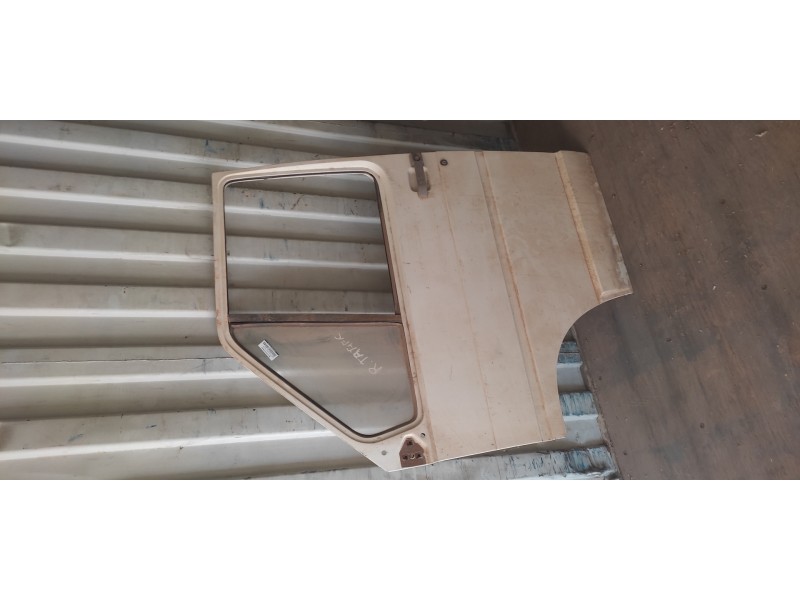 Recambio de puerta delantera izquierda para renault trafic 1.6 referencia OEM IAM   