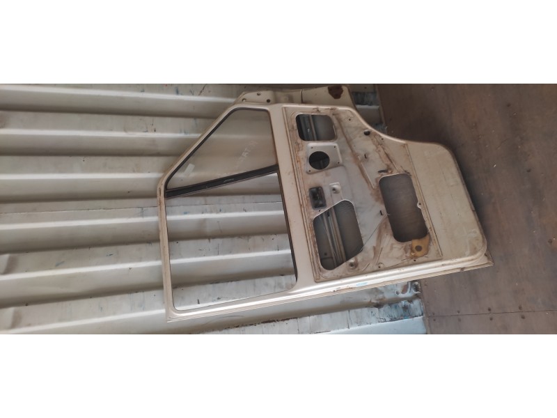 Recambio de puerta delantera izquierda para renault trafic 1.6 referencia OEM IAM   