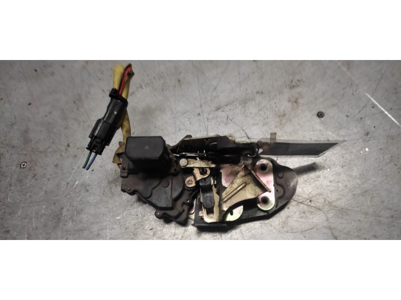 Recambio de cerradura puerta trasera izquierda para kia carens 1.8 ls monovolumen referencia OEM IAM  2 PINS 