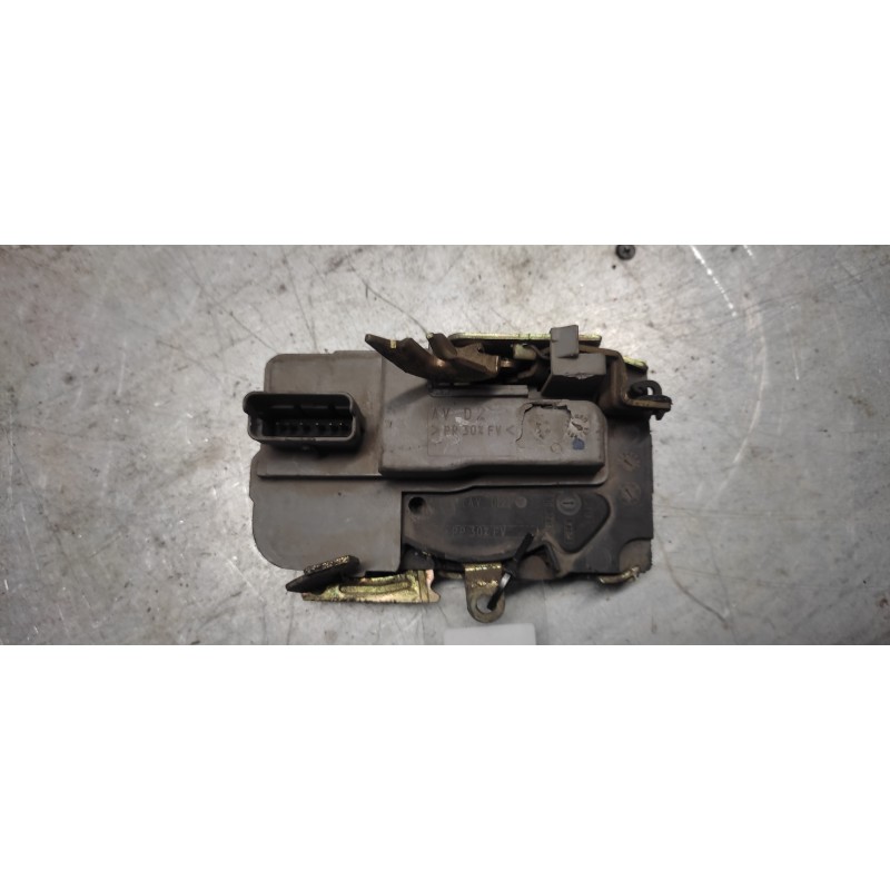 Recambio de cerradura puerta delantera derecha para citroen xsara berlina 1.4 chrono referencia OEM IAM  6 PINS 