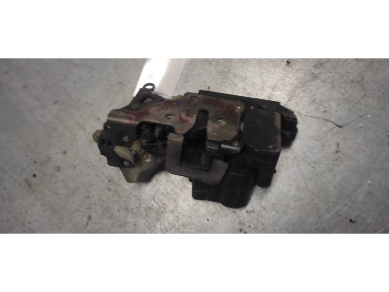 Recambio de cerradura puerta delantera izquierda para fiat bravo (182) 16v 80 trofeo referencia OEM IAM   