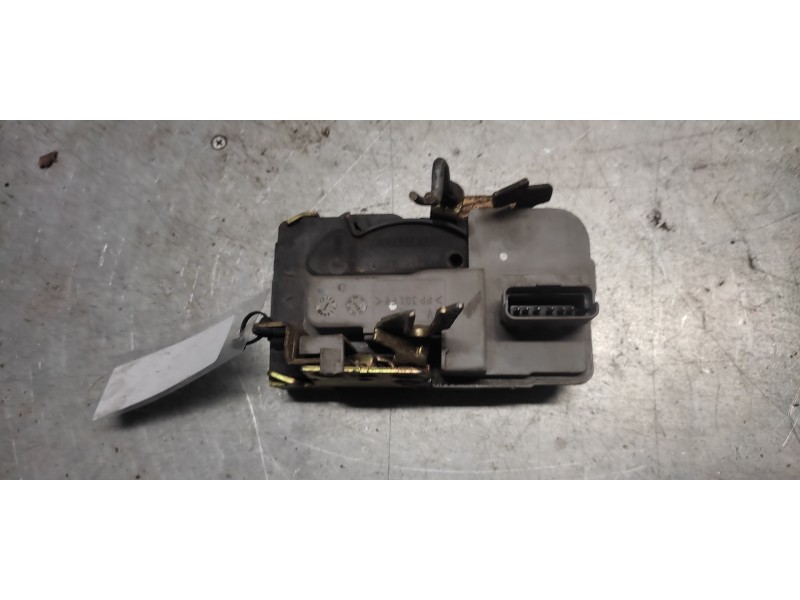 Recambio de cerradura puerta delantera derecha para citroen xsara berlina 1.4 referencia OEM IAM   6 PINS