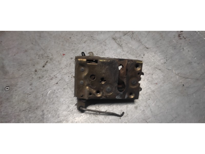 Recambio de cerradura puerta delantera izquierda para peugeot 205 berlina 1.1 mito referencia OEM IAM   