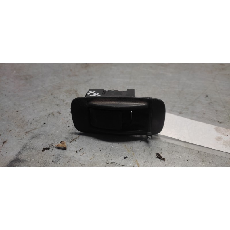 Recambio de mando elevalunas trasero izquierdo para toyota corolla verso (r1) 2,2 d-4d sport referencia OEM IAM   