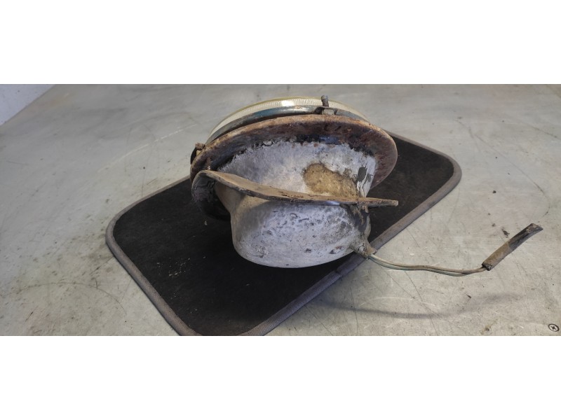 Recambio de faro derecho para seat 850 n y d referencia OEM IAM   