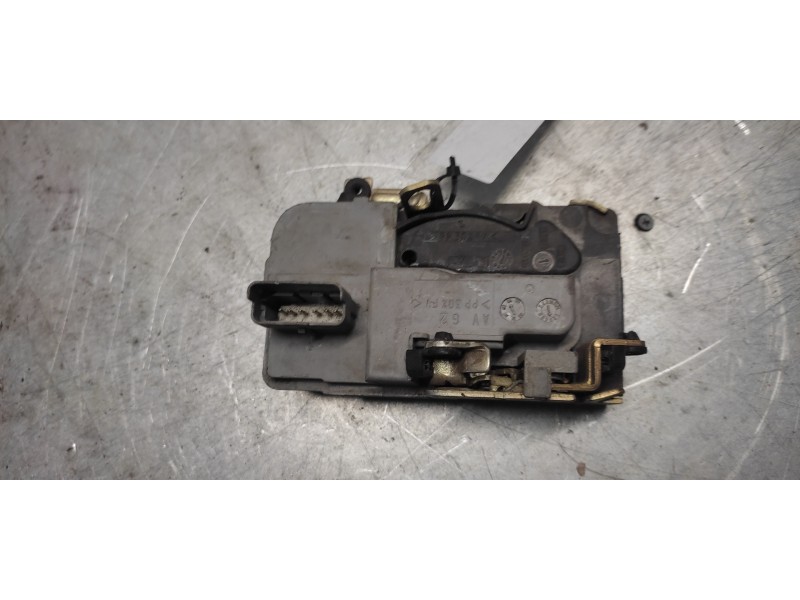 Recambio de cerradura puerta delantera izquierda para peugeot 206 berlina xs referencia OEM IAM  6 PINS 