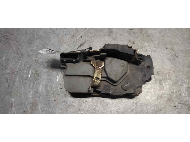 Recambio de cerradura puerta trasera derecha para peugeot 206 berlina xs referencia OEM IAM  4 PINS 