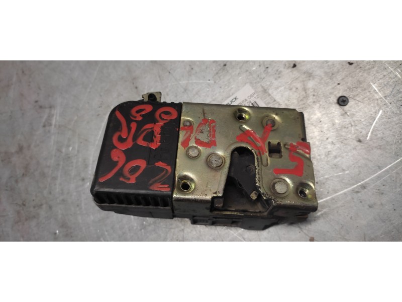 Recambio de cerradura puerta delantera derecha para peugeot 206 berlina xs referencia OEM IAM  9 PINS 