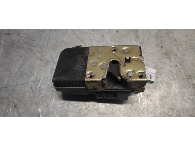 Recambio de cerradura puerta delantera derecha para peugeot 206 berlina xs referencia OEM IAM  9 PINS 