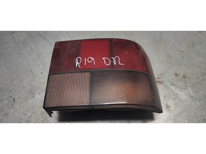 Recambio de piloto trasero derecho para renault 19 hatchback (b/c53) tde referencia OEM IAM   