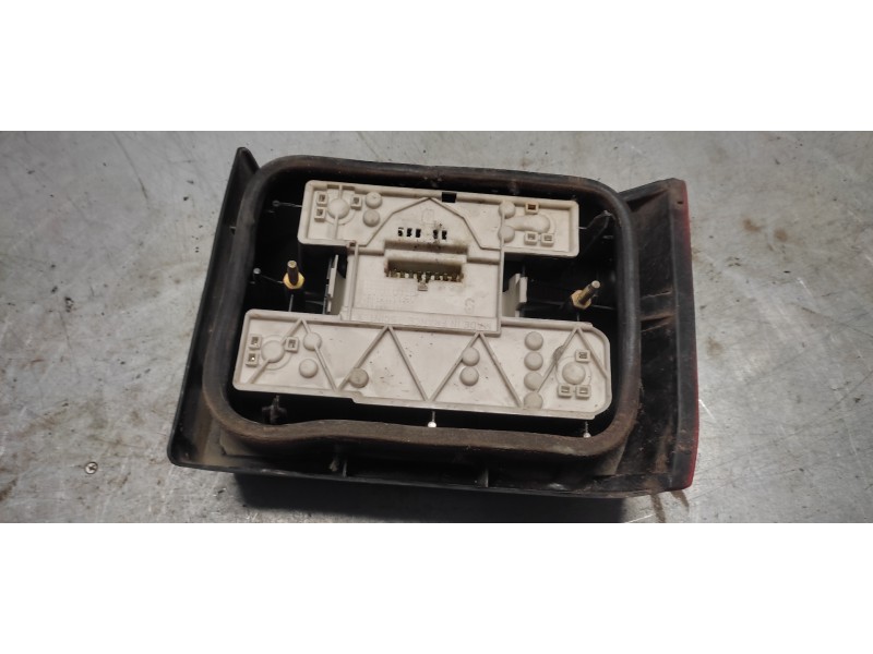 Recambio de piloto trasero derecho para renault 19 hatchback (b/c53) tde referencia OEM IAM   