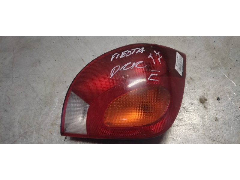 Recambio de piloto trasero derecho para ford fiesta berlina (dx) 1.25 16v cat referencia OEM IAM   