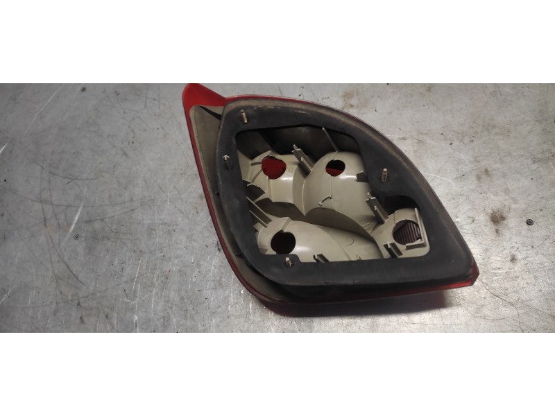 Recambio de piloto trasero derecho para ford fiesta berlina (dx) 1.25 16v cat referencia OEM IAM   