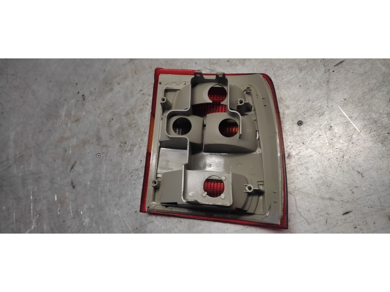 Recambio de piloto trasero izquierdo para opel vectra a gl referencia OEM IAM 90358315  