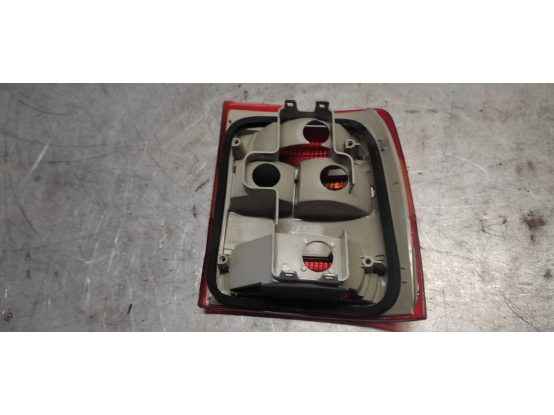 Recambio de piloto trasero izquierdo para opel vectra a gl referencia OEM IAM 90358315  