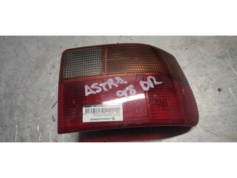 Recambio de piloto trasero derecho para opel astra f berlina básico referencia OEM IAM 394448  